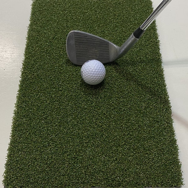 Large Winter Golf Fairway Mat; 400 x 250 Millimetres; Short 13 Millimetre Pile Artificial Grass; Smooth Natural Lie; Spring Clip Included