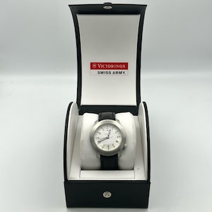 Vintage Victorinox Swiss Army Sapphire Crystal 1OOMWR original box Mens watch Working