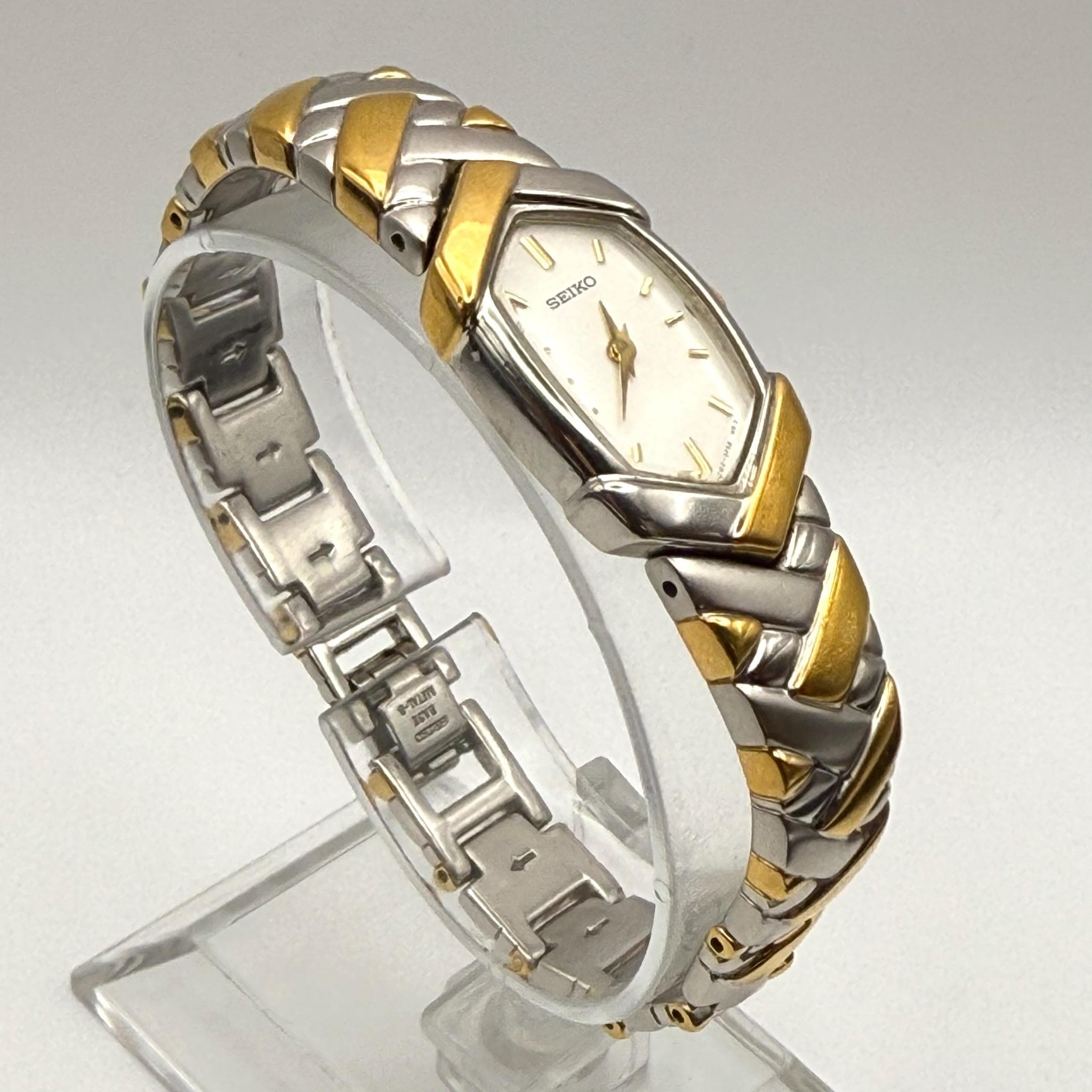 Seiko Ladies Watch Vintage Two Tone Braided Bracelet White Hexagonal Dial Vintage Seiko Watch Women Two Tone White Dial Hexagon 411968  main image 4