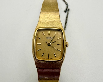 Vintage Seiko Ladies Watch : Gold Plated Dainty Petite Rectangular Working