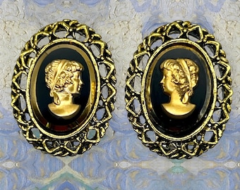 Vintage Cameo 90’s ladies Earrings Clip on Oval Gold and Black