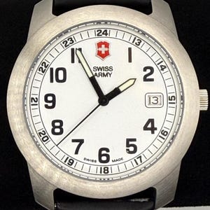 Victorinox Swiss Army Vintage 2004 Field 100M  38mm Round Mens Watch Working