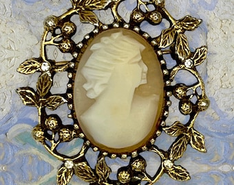 Vintage Goldette Signed Cameo Brooch