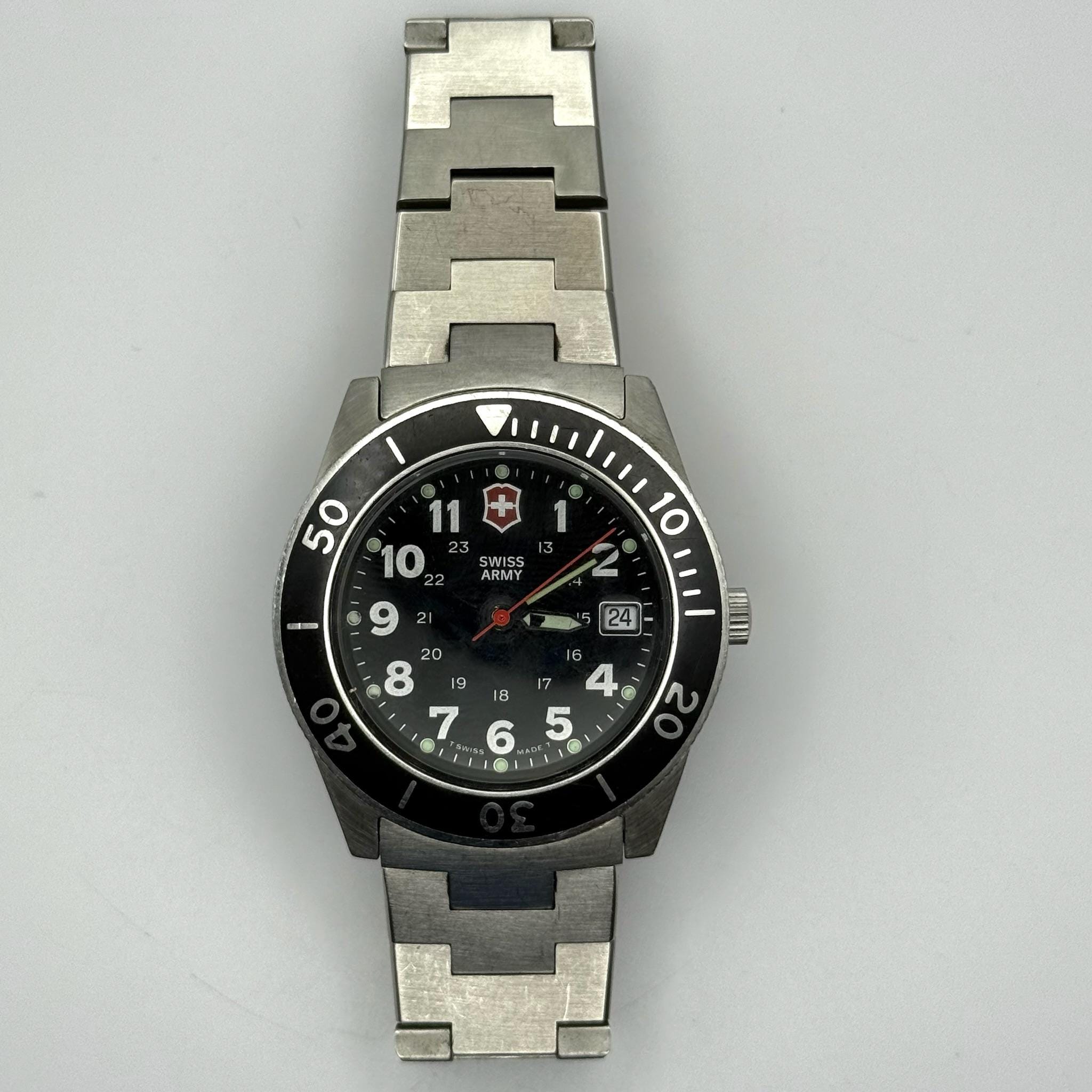 Vintage Victorinox Swiss Army Land Rover Mens Watch 39mm Date New Battery Vintage Wenger Victorinox Watches Vintage Victorinox Swiss  main image 3