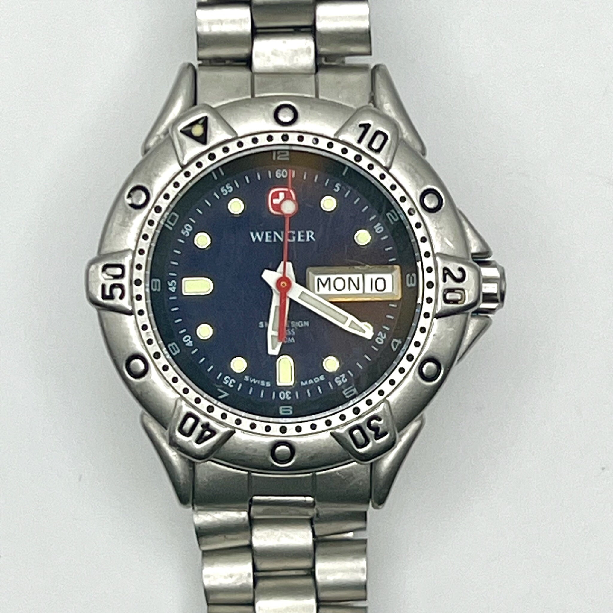 Vintage Wenger Ladies the Genuine Swiss Military SMT 200M  display picture 2