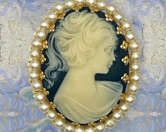 Vintage Cameo 90s ladies Brooch Pin oval Gold Black pearls