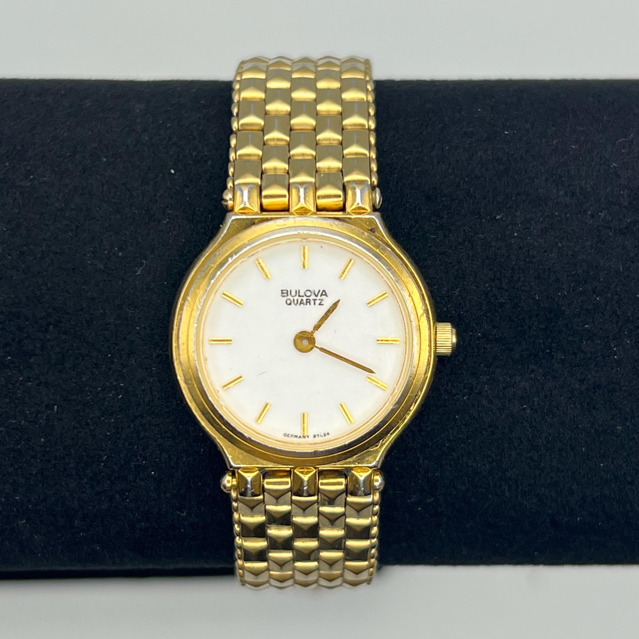 Vintage Bulova Ladies Watch : T2 1992 Germany Round White  display picture 2