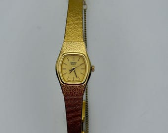 Vintage Seiko Ladies Watch : Dainty Gold Tone Hexagonal Textured Dial Working