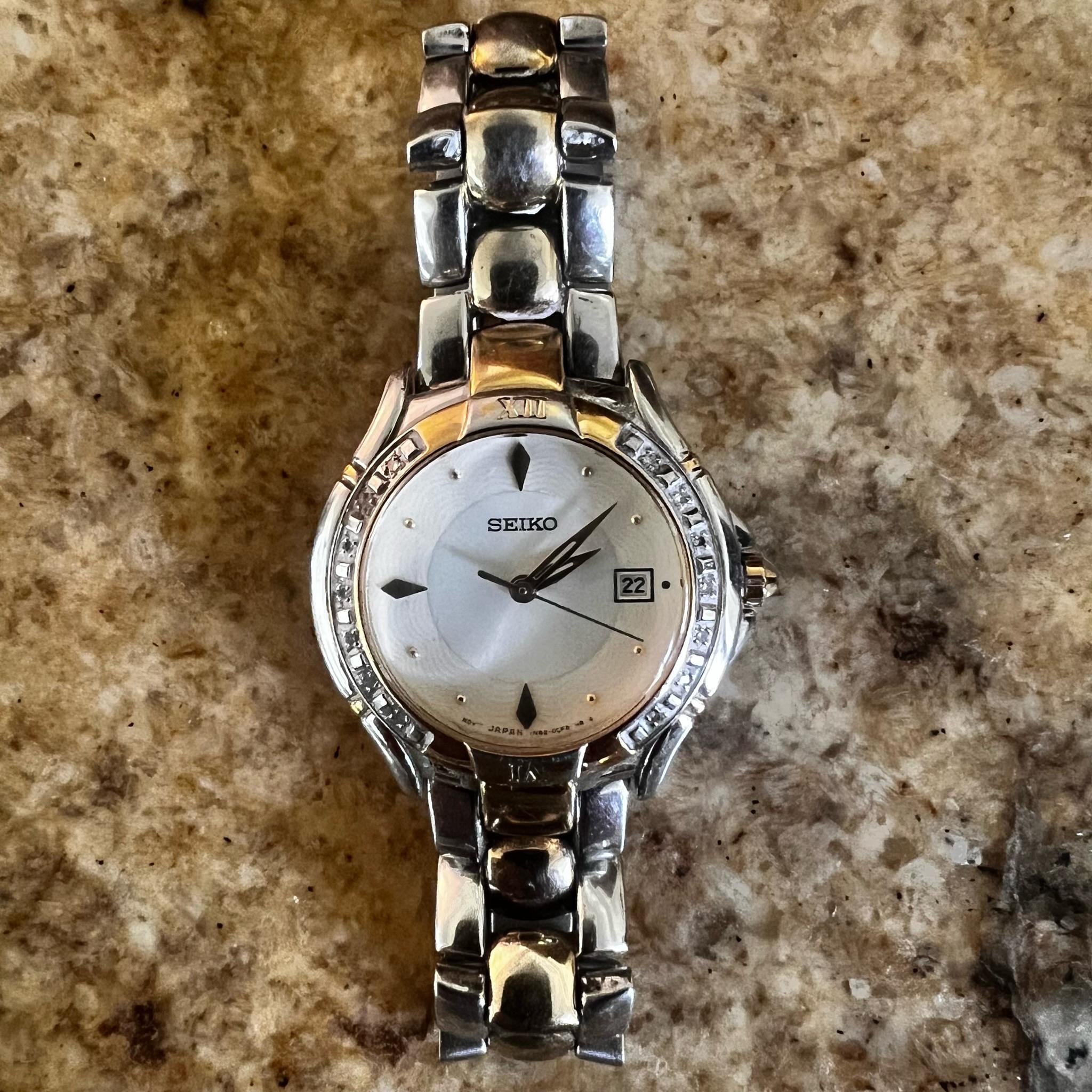 Seiko Two-Tone Silver and Gold Analog-Digital Women\'s Watch Vintage Seiko Dolce Ladies Quartz Titanium Watch 30mm Silver  main image 3