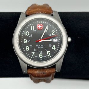 Vintage 1996 Mens Wenger SAK Design Unlimited Marlboro Round  Brown Leather Strap Watch Working