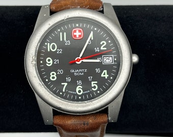 Vintage 1996 Wenger Mens Watch:  SAK Design Round  Brown Leather Strap Watch Working