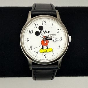 Vintage The Disney Store Mickey Mouse 1993 ladies Watch Working