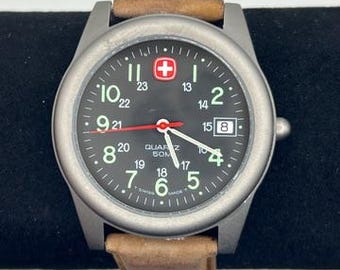 Vintage 1996 Mens Wenger Watch :  SAK Design Unlimited Marlboro Collectible 37mm Watch Working