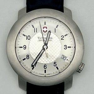 Vintage Victorinox Swiss Army Sapphire Crystal 1OOMWR Originalbox Herrenuhr Arbeiten