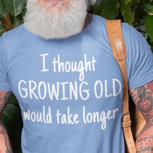 Camiseta gráfica divertida "Envejecer": Camiseta unisex de algodón ultrafino