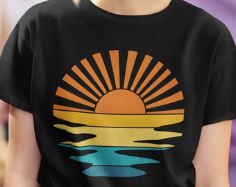 Summer Sunset Graphic T-Shirt: Vacation Outfit Tee