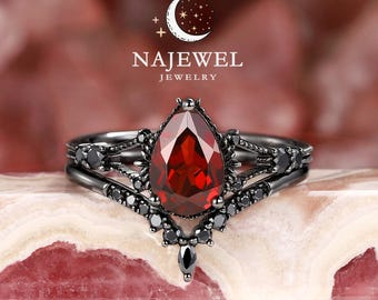 Black Gold Pear Cut Natural Garnet Engagement Ring Set Goth Split Shank Promise Ring January Birthstone Wedding Ring Witchy Anniversary Ring