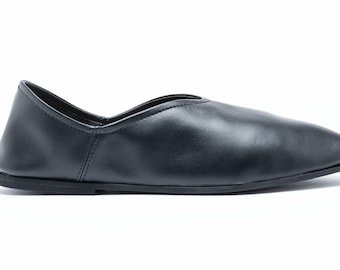 Total Black Leather Pointed Toe Flats, City Rubber Sole, Handmade Flat Shoes, Made in Italy Leather Shoes, Women Shoes Designed in Milan.