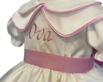 Gepersonaliseerde geborduurde babyjurk voor meisjes, met naamapplicatie