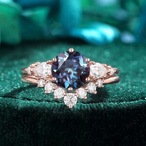 Unique Round Shape Alexandrite Engagement Ring Set, Dainty Rose Gold Alexandrite Bridal Set, Art Deco 5 Stone Promise Wedding Ring for Women