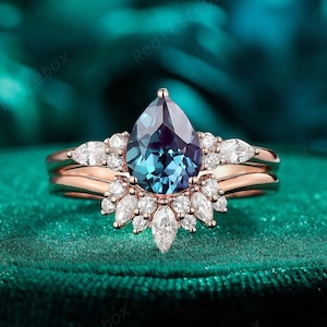 Unique Pear Cut Alexandrite Engagement Ring Set, 14K Rose Gold June Birthstone Bridal Set, Vintage Floral Promise Wedding Ring Gift for Her