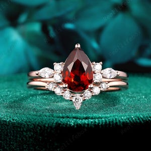 Vintage Pear Cut Natural Garnet Engagement Ring 14K Rose Gold January Birthstone Bridal Set Unique Teardrop Red Garnet Wedding Promise Ring