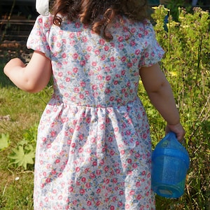 Dirndl Baby Dirndl Mädchen Kleid mit Blumen Sommerkleid Mädchen Boho Blümchenkleid Blumenmädchenkleid Rosa Schürzenkleid Kinder Kleid Apron Bild 8