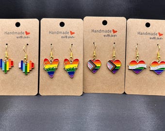 Boucles d'oreilles breloque coeur FIERTÉ - L'amour gagne - Montrez votre fierté - Boucles d'oreilles breloque coeur arc-en-ciel