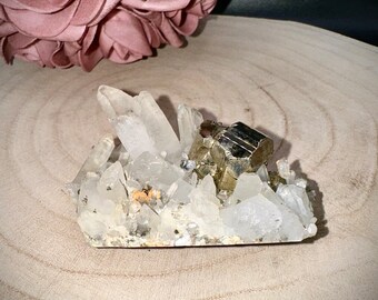 Wunderschöner Pyrit auf Quarz Cluster 4