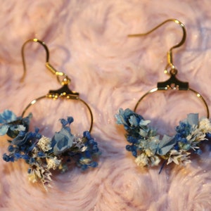 Earrings made of dried flowers