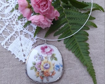 Porcelain pendant Meissen bouquet/HandmadeArtisan Jewelry/Broken China Necklace/rose locket/floral retro/statement Jewelry