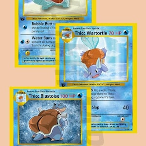 Puede incluir: Tres cartas de intercambio de Pokémon que presentan a Thicc Squirtle, Thicc Wartortle y Thicc Blastoise. Las cartas son azules y presentan ilustraciones de los Pokémon con el texto "Thicc" delante de sus nombres.