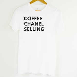 Cosas que me encantan tee - Camiseta de venta de Coffee Chanel, regalos de agente inmobiliario, regalo para agente inmobiliario de alto nivel, regalo para agente inmobiliario