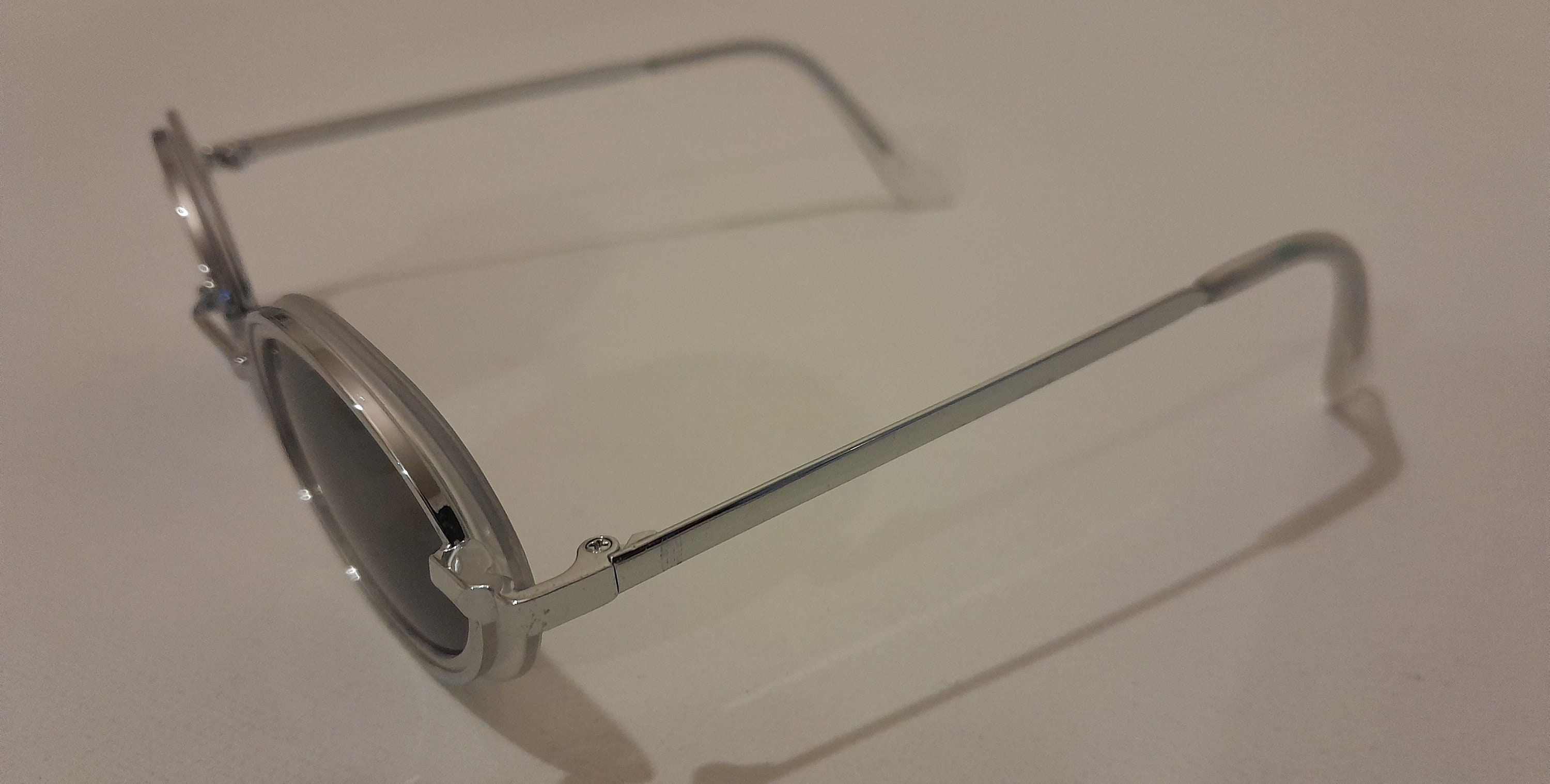 Occhiali da sole Oakley vintage, grigio metallo, polarizzati, per esterni, GorpCore Y2K - Italia Occhiali da sole Oakley vintage, grigio metallo, polarizzati, per esterni, GorpCore Y2K - Italia