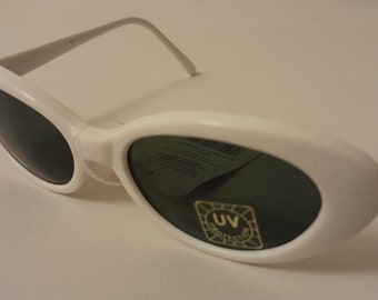 True Vintage 1990's Cat eye Sunglasses White Frame Dark Lens Womens Ladies Eyewear