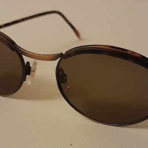 Occhiali da sole ovali vintage anni &#39;90 con montatura tartarugata opaca, lenti scure, occhiali da sole da donna, da uomo, unisex
