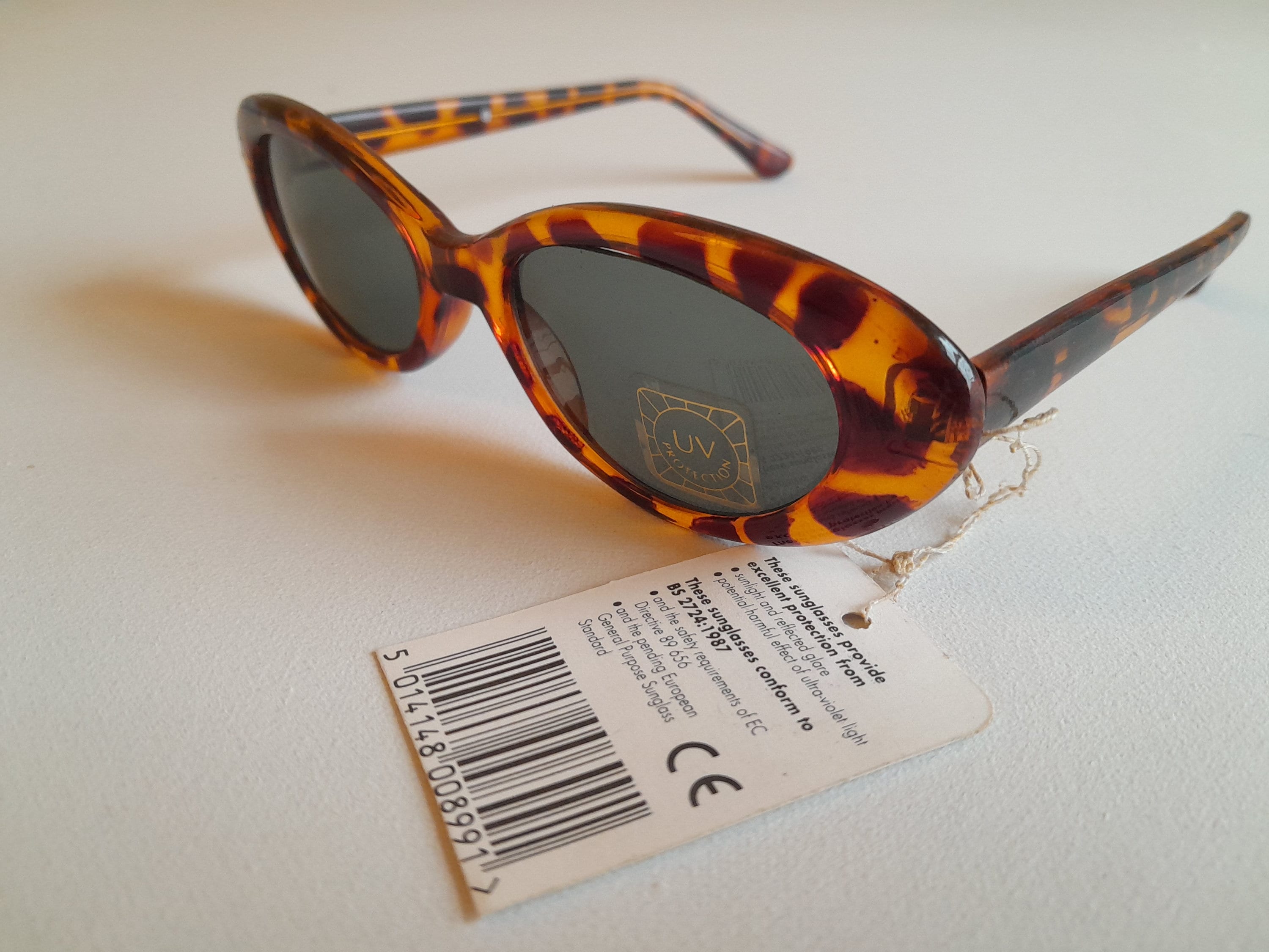 Vintage 80s Tortoise Shell Cat Eye Sunglasses Dark Lens Retro Slim Shades Vintage 80s Cat Eye Sunglasses: Tortoise Frame, Dark Tint  main image 2