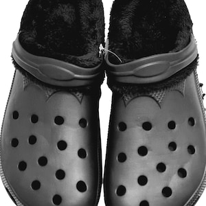 crocs with fuzzy inserts