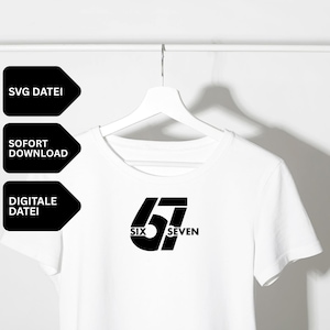 May include: White t-shirt with a black graphic design featuring the number "67" and the words "SIX" and "SEVEN". The shirt is hanging on a white hanger. Black text on the left side of the image reads "SVG DATEI", "SOFORT DOWNLOAD", and "DIGITALE DATEI".