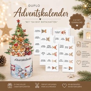 Puede incluir: Un calendario de Adviento con una base cilíndrica decorada con muñecos de nieve y ciervos. El calendario incluye un árbol de Navidad y tarjetas con mensajes. El texto en el calendario dice "Adventskalender" y "24 Tage voller lieber Botschaften".