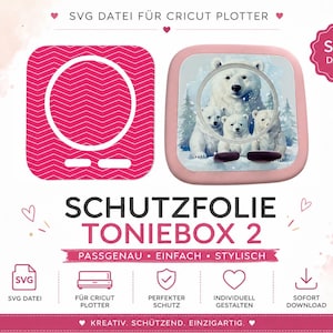 以下が含まれることがあります： Toniebox 2用のピンク色の保護スキン。ホッキョクグマの家族のデザインが特徴です。画像には「SVG DATEI FÜR CRICUT PLOTTER」というテキストと、テキスト付きの他のアイコンが含まれています。デザインは「PASSGENAU • EINFACH • STYLISCH」と説明されています。