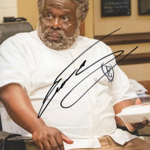 Cedric The Entertainer Signed Autographed 8x10 Photo PSA/DNA Authenticated