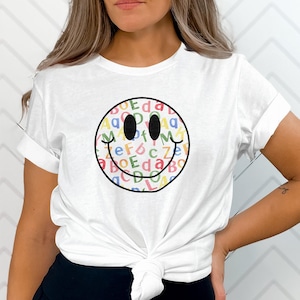 Alphabet Muster Smiley Gesicht T-Shirt, Retro Smiley Gesicht Shirt, Blitz Smiley Gesicht Shirt, Lächeln Shirt, zurück zu Schule Lächeln Gesicht Shirts