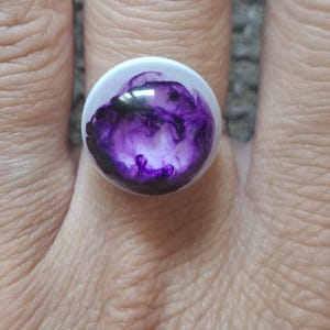 Bague résine violette