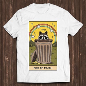 King Of Trash Wasbeer Tarot Card Retro Gamer Cult Meme Film Muziek Cool Gift Tee T Shirt C822