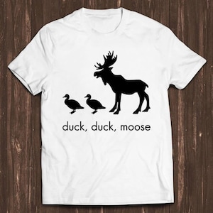 Duck Duck Moose Pun T Shirt Funny Meme Joke Slogan Birthday Present Gift Tee C479