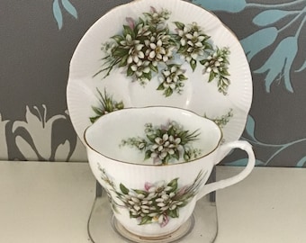 Tasse et soucoupe ROYAL ALBERT ORANGE Blossom en porcelaine tendre. Fabriquée en Angleterre vers 1966