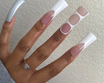 White & Silver Press-On Nails • Freestyle