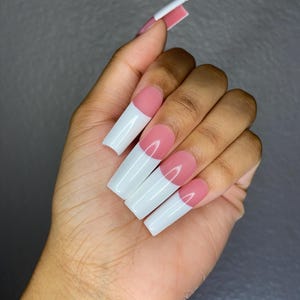Low French Tip • 90’s/2000’s Style | Press-On Nails