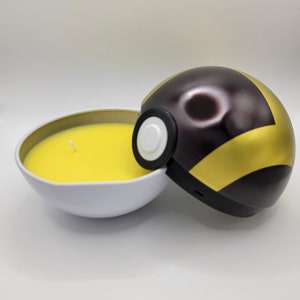 Pokeball Kerze - Handgemacht mit veganem Wachs - Lemon Shortbread Duft - Ultra Ball